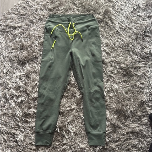 NWOT Avalanche Green Leggings with Neon Yellow Drawstring Sz S - Picture 2 of 3